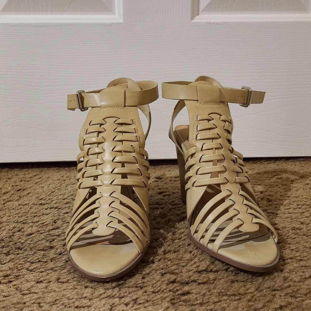 Heart In D Creamy High Heels Sandals